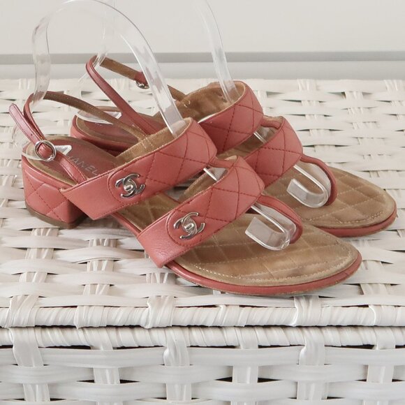 Chanel Quilted Leather Logo Sandals – Designer Summer Slides in Coral Pink - Picture 4 of 16